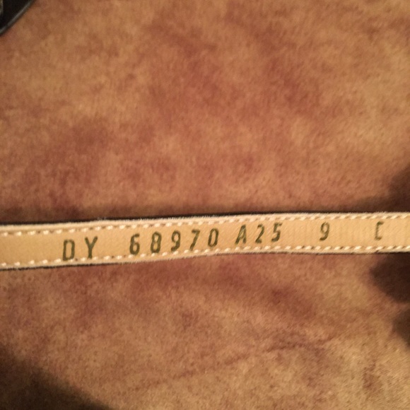 🍁ON SALE🍂SALVATORE FERRAGAMO NWOT AUTHENTIC SOFT BLK LEATHER & GOLD LOGO SANDALS - Picture 8 of 8